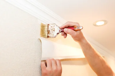 Pose de papier peint à Opio — revêtements muraux et toiles de verre